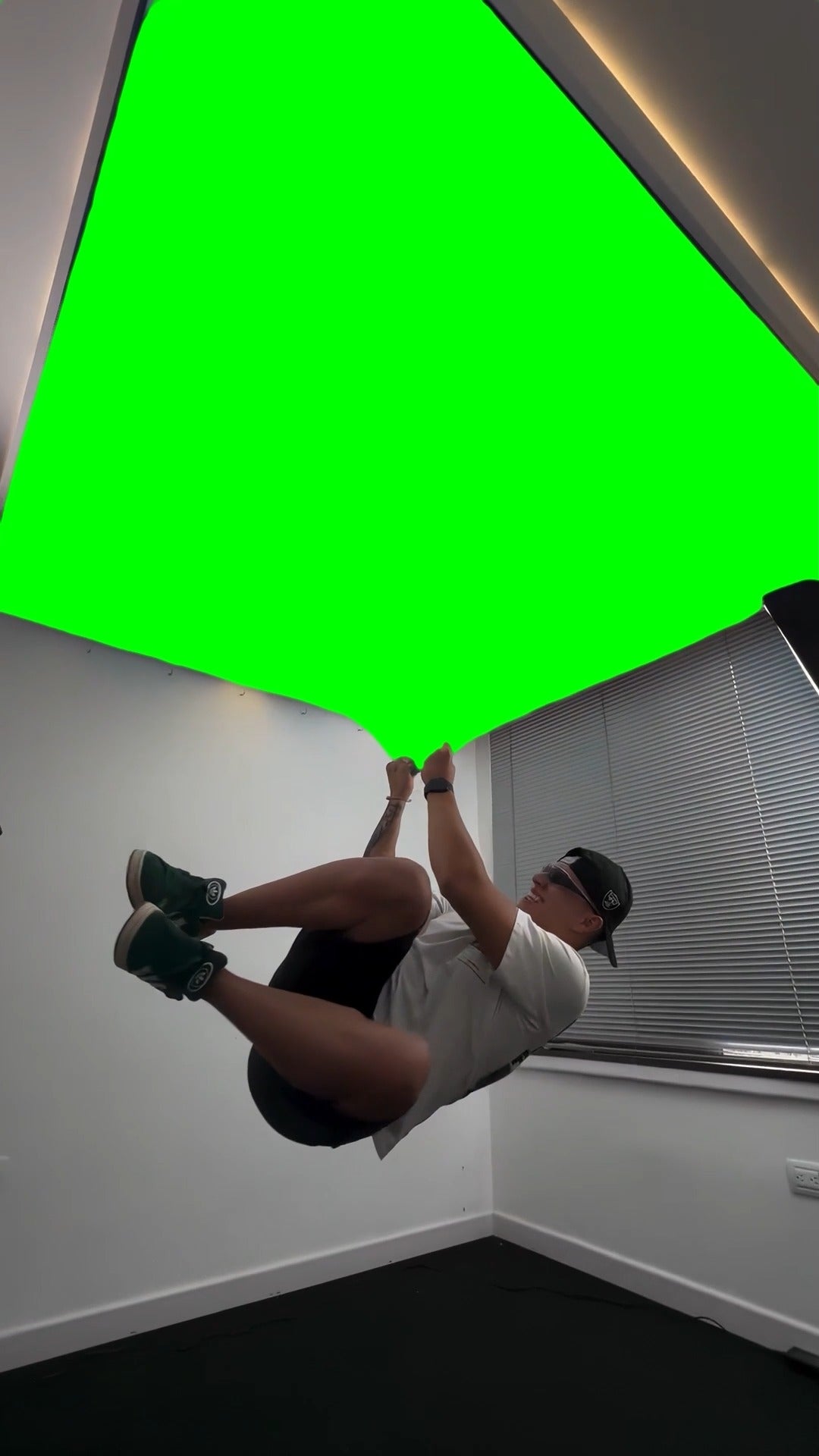 Man Stretching the Sky Ceiling meme (Green Screen)