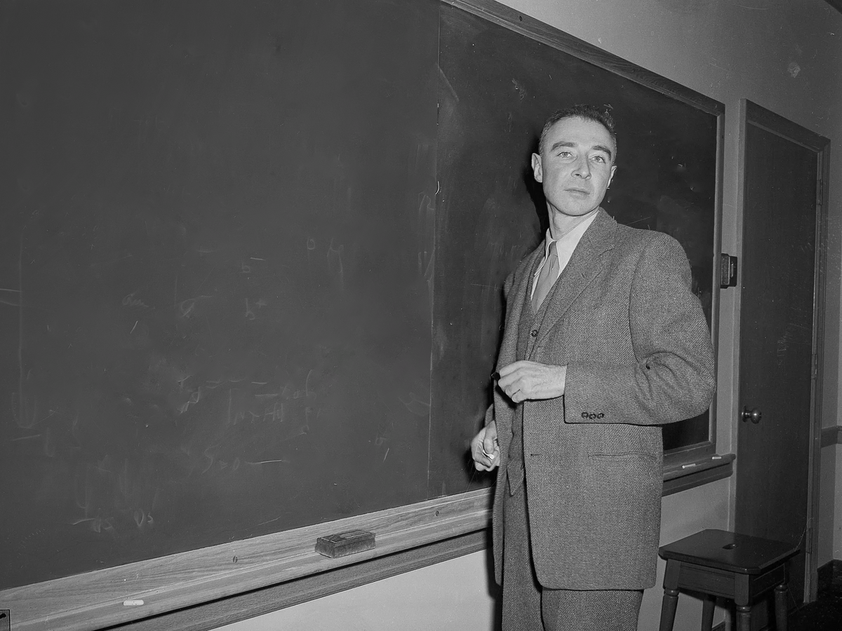 Oppenheimer Chalkboard (Meme Template) – CreatorSet