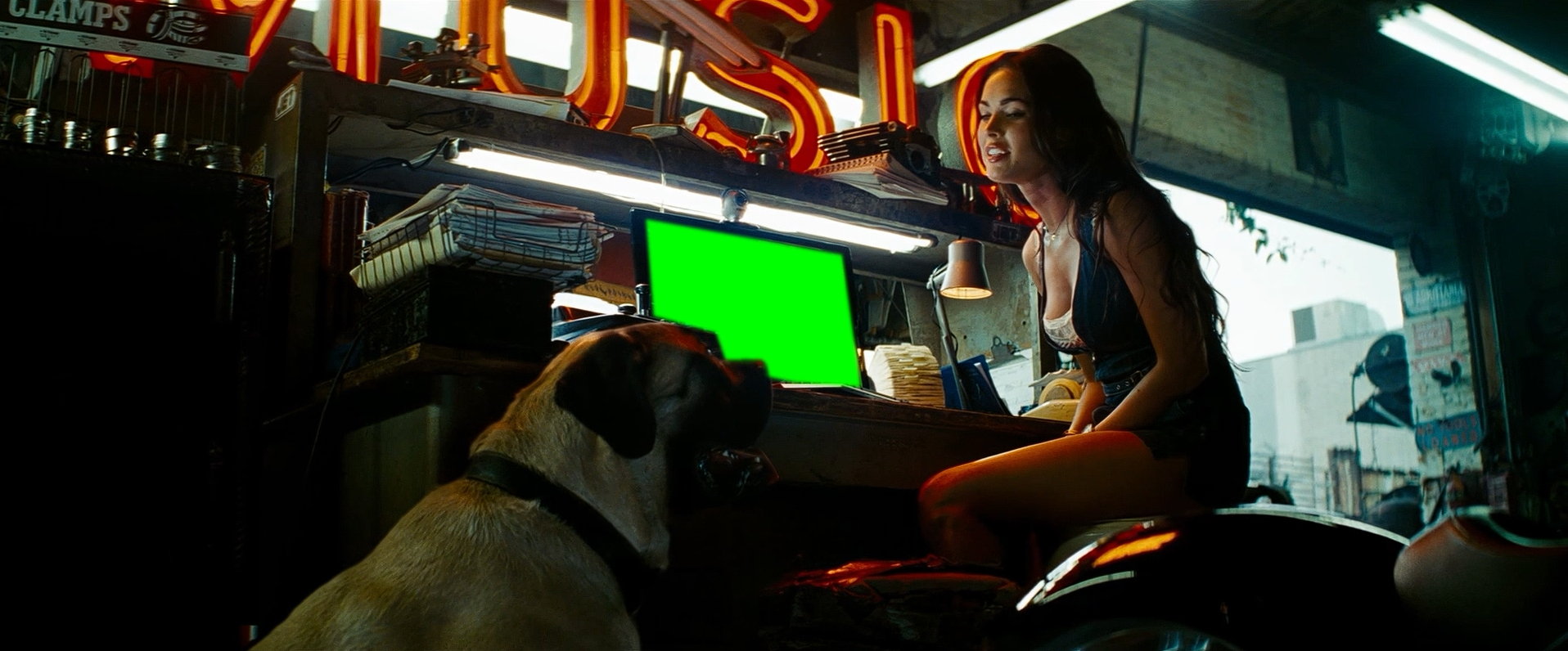 Megan Fox using a Computer meme - Transformers 2: Revenge of the Fallen (Green Screen)