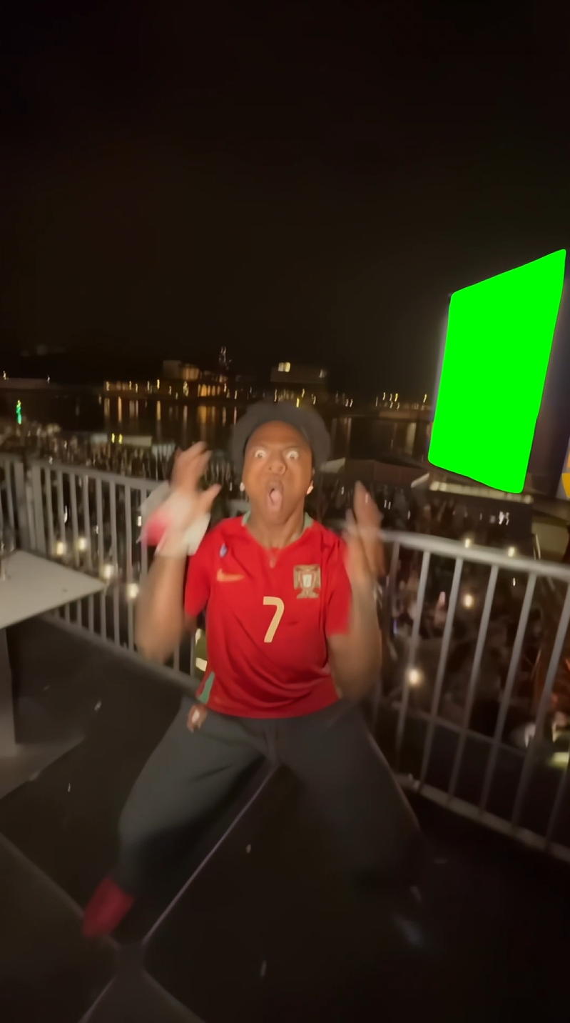 IShowSpeed Reacting to Giant Screen meme V2 (Green Screen)