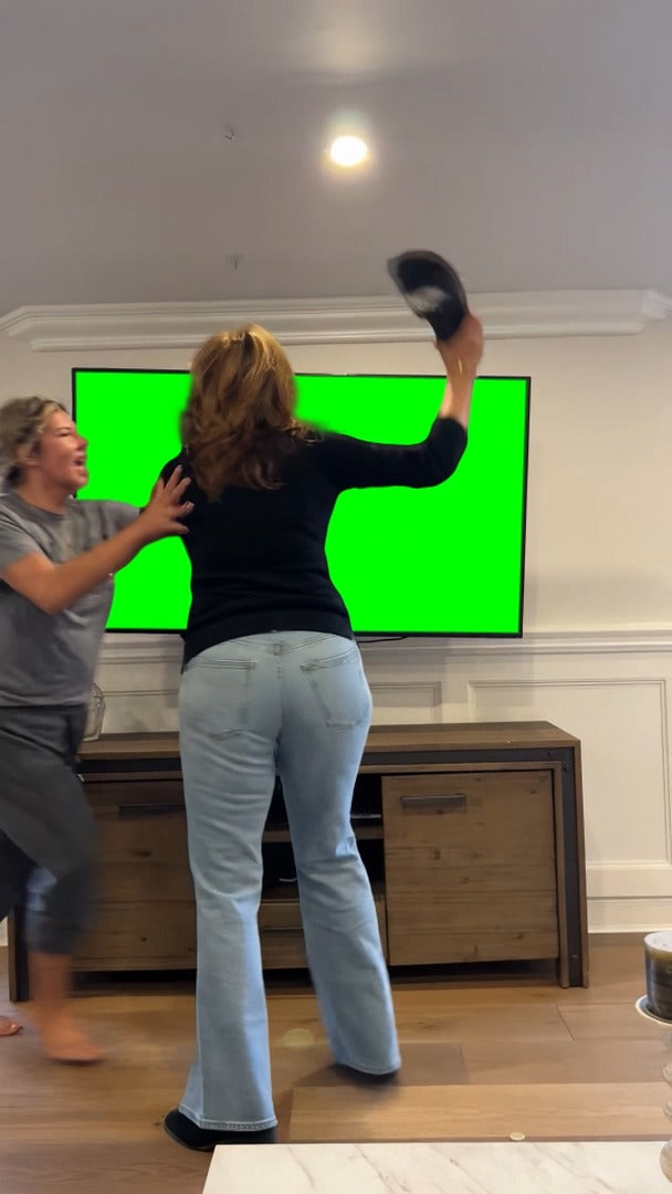 Palestinian Women Breaking TV Screen meme (Green Screen)