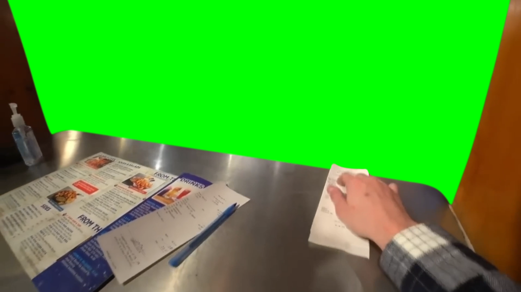 xQc tips a thousand dollars to waitress (Green Screen)