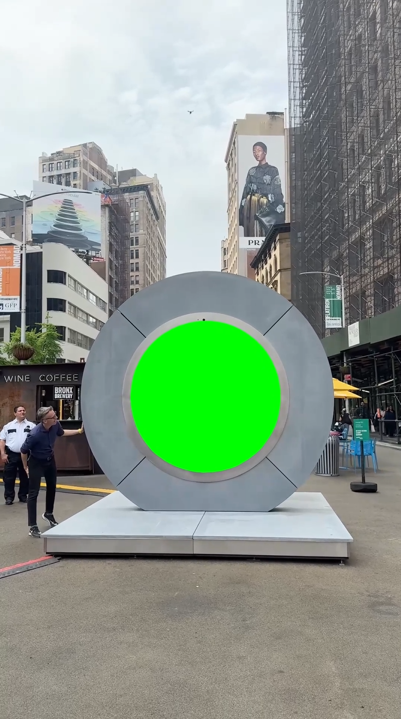 New York Dublin Portal meme (Green Screen)